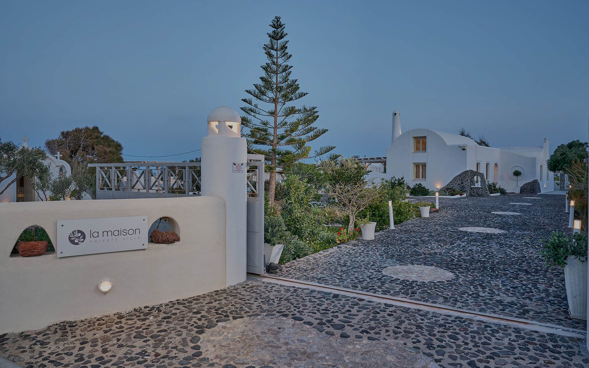 lamaison-santorini-location.jpg